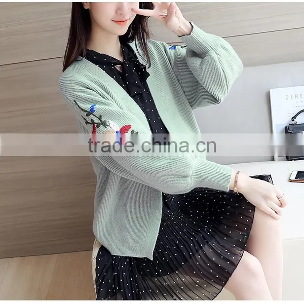Fall Ladies Loose Embroidery Sweater Coat Green Bishop Sleeve Knit Short Sweater photo-5