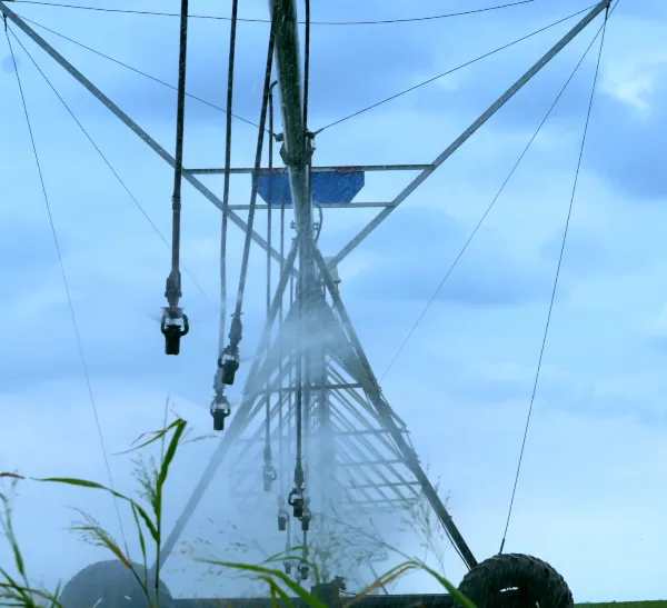 Four Wheel Movable Efficienct Center Pivot Irrigation System for 20ha 30ha Farmland photo-2