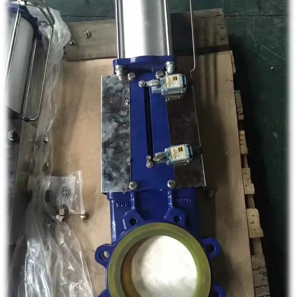 PN16 Rated Knife Gate Valve With PTFE Seat for Corrosive Media photo-2
