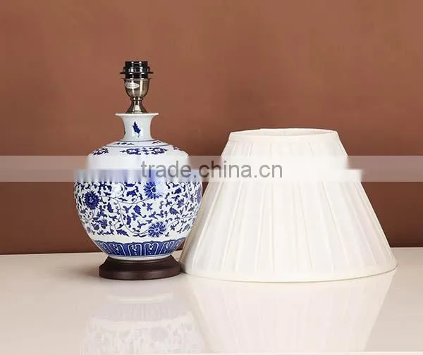 Hot Sales Chinese Blue and White Table Lamp photo-4