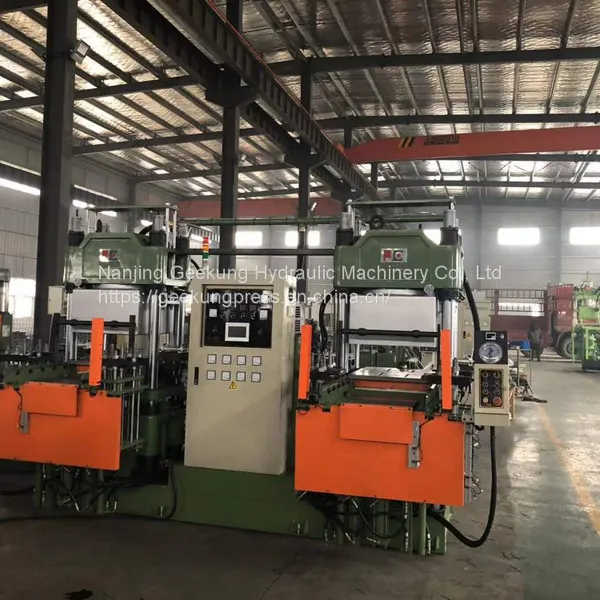 Vacuum Hydraulic Vulcanizing Machine photo-3