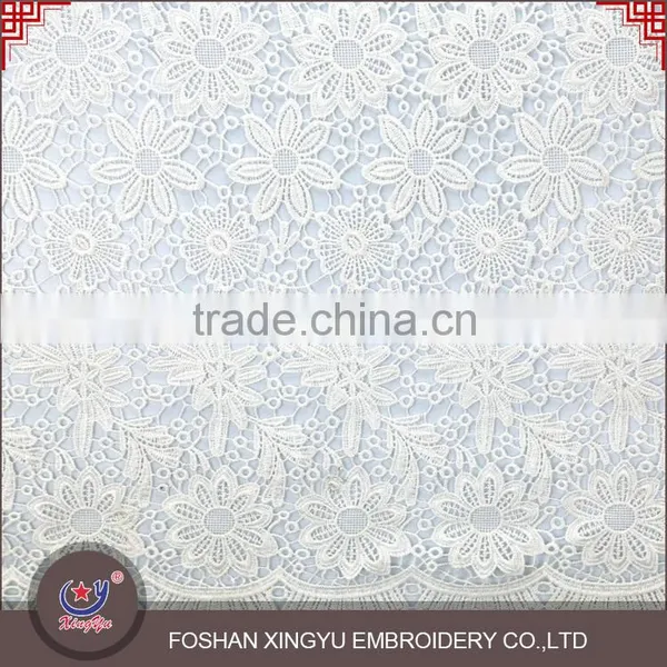 2016 Foshan the Most Professional Embroidery Factory 100% Polyester Chemical White and Black Chantilly Lace photo-2