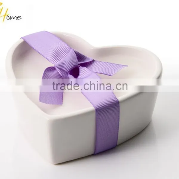 New Arrival Ceramic Jar Scented Candle/ Heart Shape Scented Candle/ Heart Shape Candle/ Soy Wax