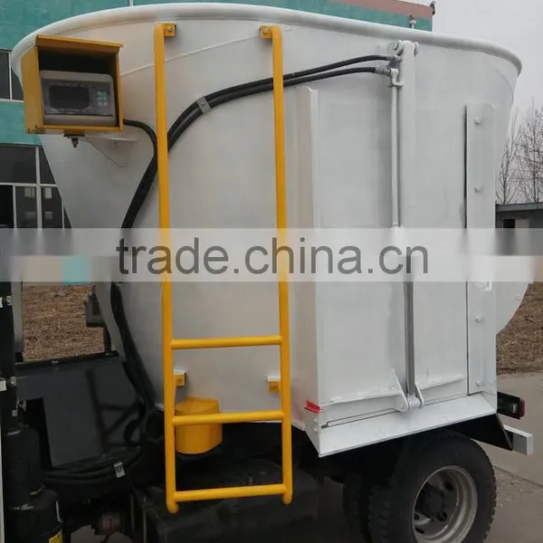 4x4 Wheeled Small Feed Mixer Truck/good Quality Mixer Feeder Truck for Sale photo-3