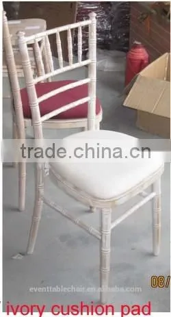 Продаются использованные свадебные кресла Chiavari Tiffany с мягкими подушками photo-6