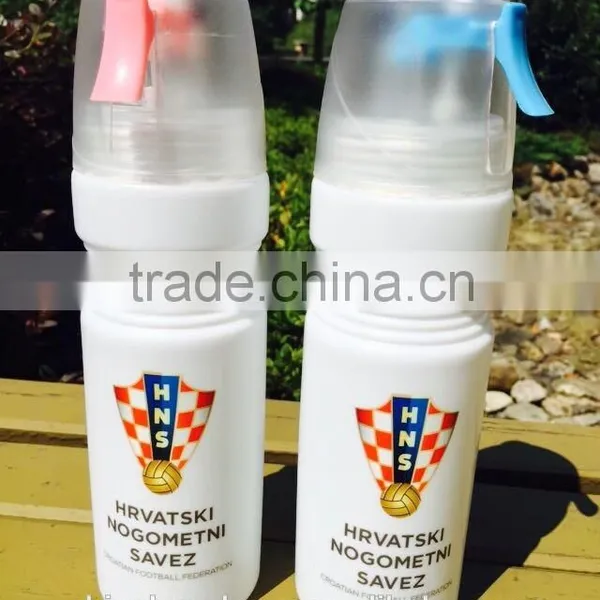 Fashionable 700 ml PE Sport Bottle With Spray Nozzle