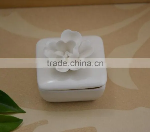 Factory Direct Ceramic Trinket Box With Flower Shape Design photo-3