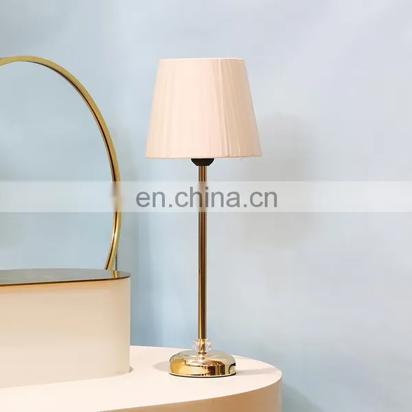 Popular Modern Design Indoor Lighting Crystal Decorative Hotel Bedroom Gold Metal Table Lamp photo-3