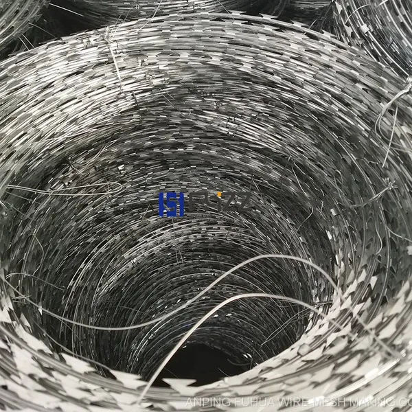 BTO-22 Razor Barbed Tape Concertina Coil Diameter 450mm Stainless Steel SS430 photo-3