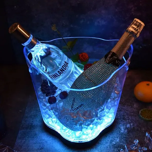 Пластиковый ведерко с ручками