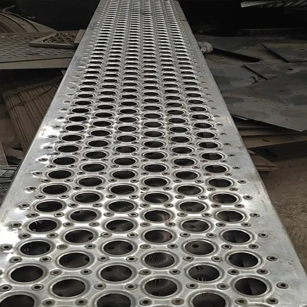Safety and Anti-slip Products for Industrial Machinery and Equipment, Galvanized Round Hole Perforated Stair Tread, Metal Mesh Platform Stair Tread