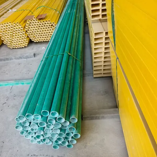 Profilés pultrudés en FRP certifiés selon la norme ISO 9001 avec une résistance à la traction de 300 MPa et une classe de feu A pour charges lourdes