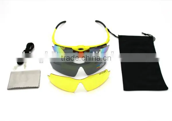 Robot Modeling Sport Ski Goggles photo-6