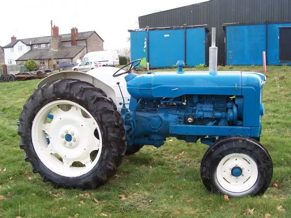 48KW Agricultural Farm Tractor 110hp Cabin And Air Condition Hydrostatic Engine