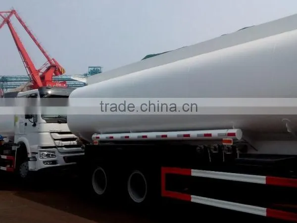 NEW HOWO Chinese High-quality 10 Wheels Oil Tank Truck 20L Sinotruk photo-2