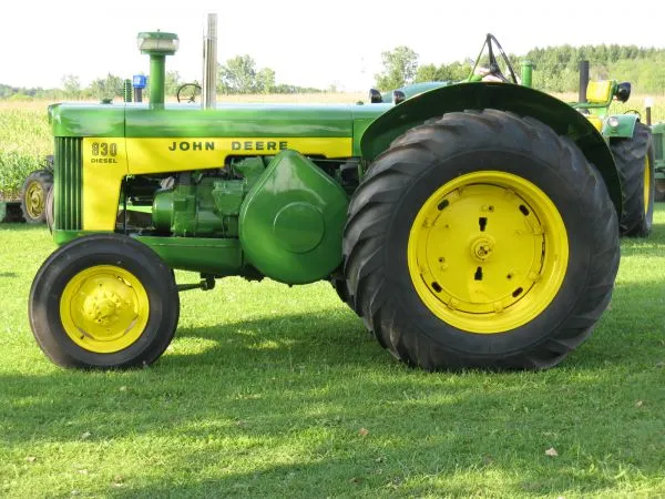 40hp Agriculture Tractor Equipment 48KW Large Capacity 4 Wheel