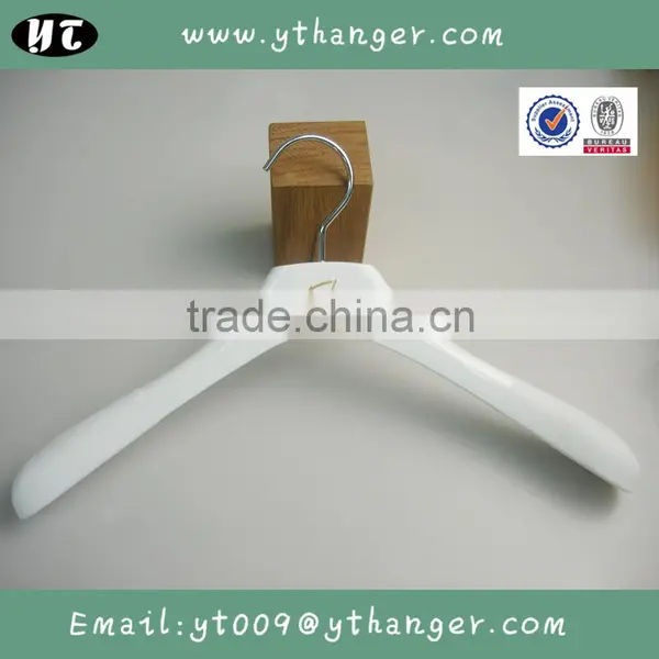 HA7063 Lotus Wood Notched Hanger Men Jackets Heavy Duty Hanger Supplier's Choice photo-3