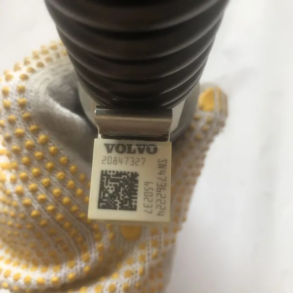 High Quality Excavator Diesel Engine EC460B EC360B D12D Fuel Injector 20847327 photo-3
