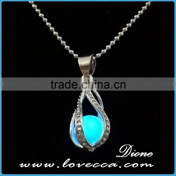 Fashionable Luminous Necklace Glow In Dark Hollow Heart Pendant Necklace photo-6