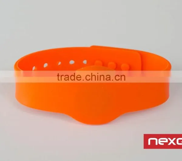 Customized Soft Pvc 125khz TK4100 Rfid Wristband photo-5