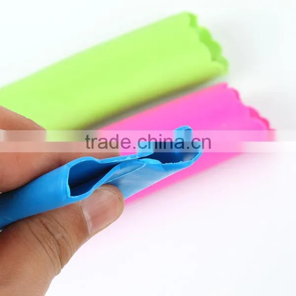 Hot Selling Silicone Roller Silicone Garlic Peeler photo-2
