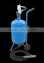 Portable Sandblasting Machine With 100lb Capacity photo-2