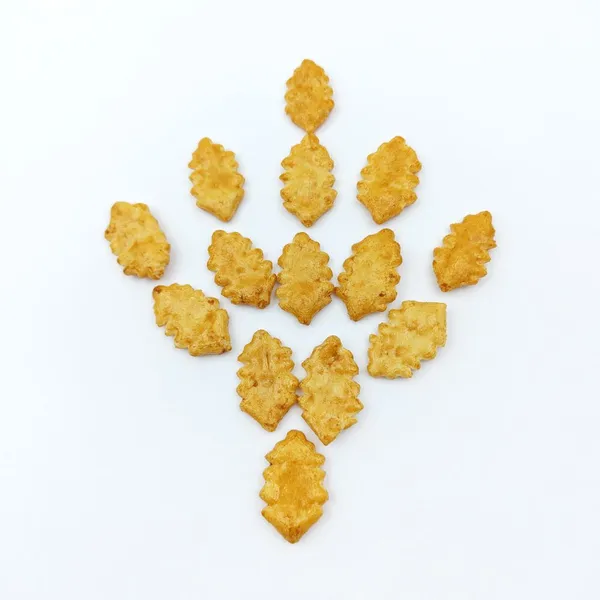Premium BRCGS Halal Kosher Certified Leaf Shaped Rice Cracker Bites for Global Retailers photo-3