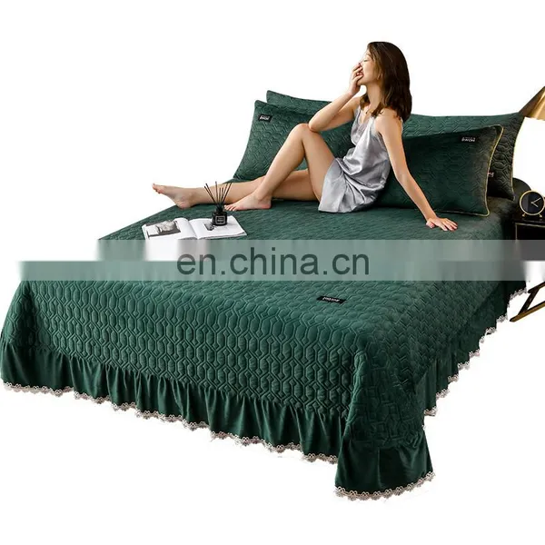 Wholesale Comforter Folded Soft Velvet Lightweight Coverlet For All Season Embroidery Quilt photo-5