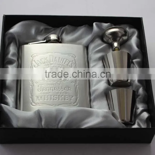 6oz Embossed Mini Flask Set With Funnel and Cups Gift Box Packing Hip Flask Set 18-8 Stainless Steel Hip Flask Set Pb Free