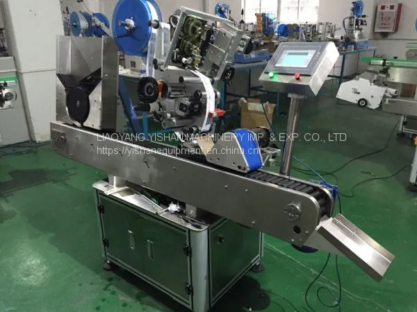 Horizontal labeling machine