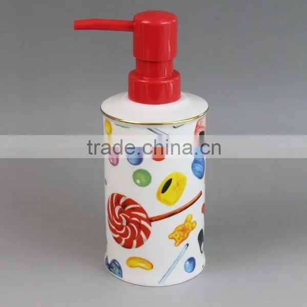 2015 New Products China Supplier White Red Ceramic Bathroom Accessory Set photo-2