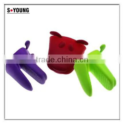 10106 Dog Head Shape Silicone Heat Resistant Grilling BBQ Gloves for Cooking, Baking photo-2