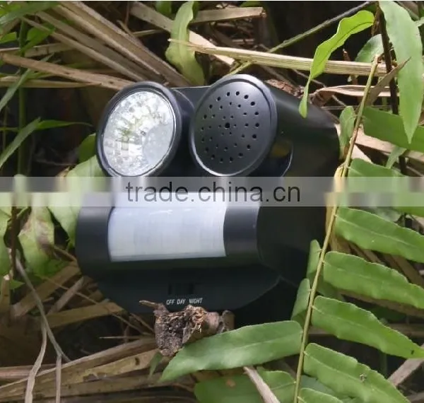 SD-045 Sound and Flashlight Pest Repeller Bird Repeller photo-2