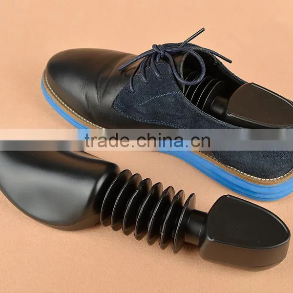 Customized Logo Plastic Shoe Tree photo-6