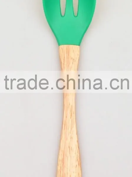Beautiful in Desigh LFGB Testing Silicon Kitchenware With Ruber Wooden Handle photo-4