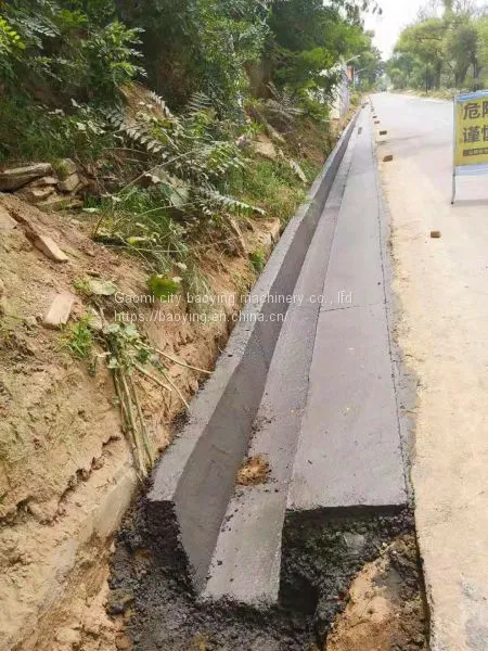 Автоматическая формующая машина для водного канала водных хозяйств в Баоинге
Автоматическая формующая машина для дренажной канавы
Самоходная формующая машина для бетонной бортовой канавы photo-3