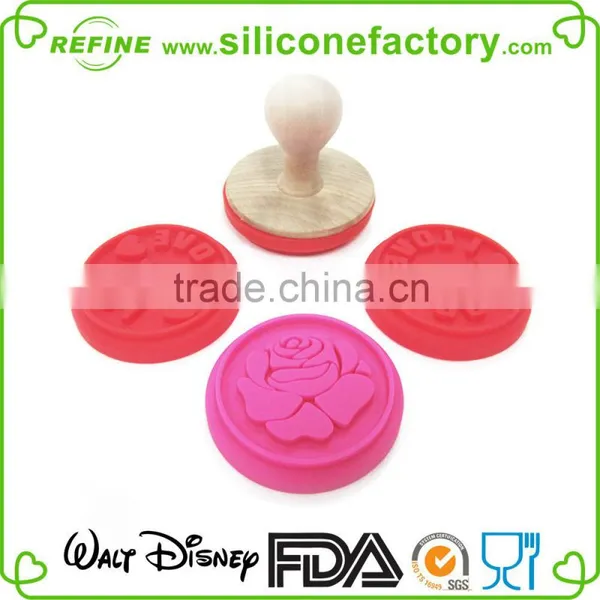Disney Audit Factory Valentine Gift Dia 6cm Silicone Cookie Stamp Stamper Set photo-2