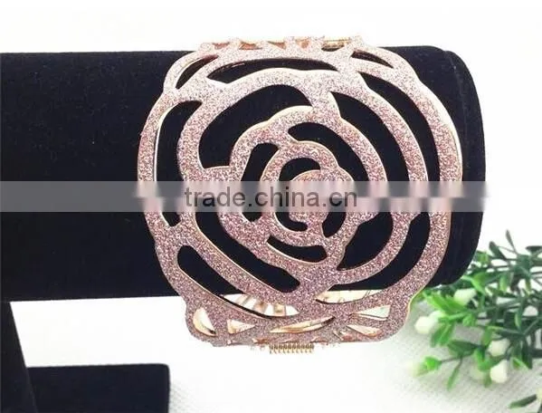 Popular Frosted Rose Bangles for Girls Jewelry,gold Hollow Iron Bangle in Yiwu photo-6