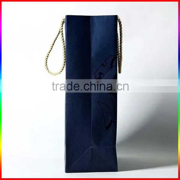 Custom Clothing Paper Packing Bag With Rope and Gold Printing photo-3