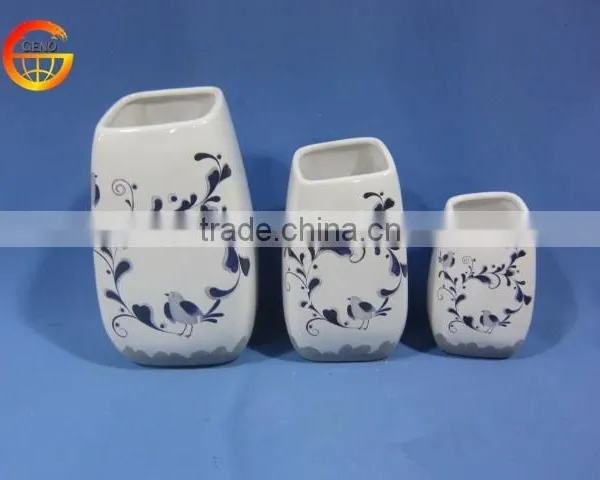 Hot Selling Ceramic White Glossy Flower Urn Decoration photo-4