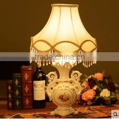 Luxury Gold Outline Flower European Table Lamp for Home Lighting photo-3
