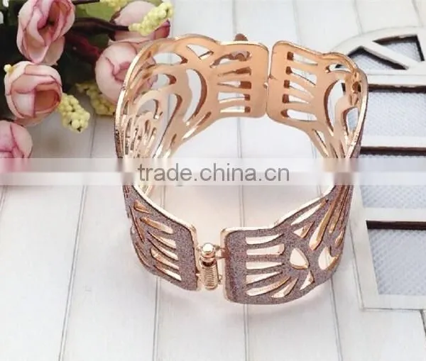 Popular Frosted Rose Bangles for Girls Jewelry,gold Hollow Iron Bangle in Yiwu photo-4