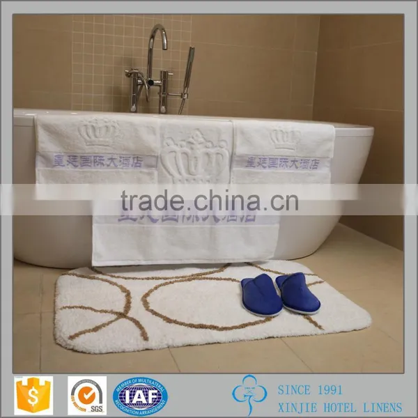 White Bobby Border Hotel Towel Set With Yarn-dyed Logo