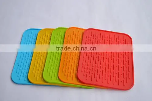 Heat Resistant Water Proof Non Slippery Silicone Dining Table Mat photo-3