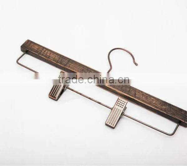 SERIE ANTIQUE CLOTHES AND PANT WOODEN HANGER photo-3