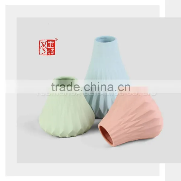 High Quality Ceramic Vase With Many Elegant Designs and Colors to Choose