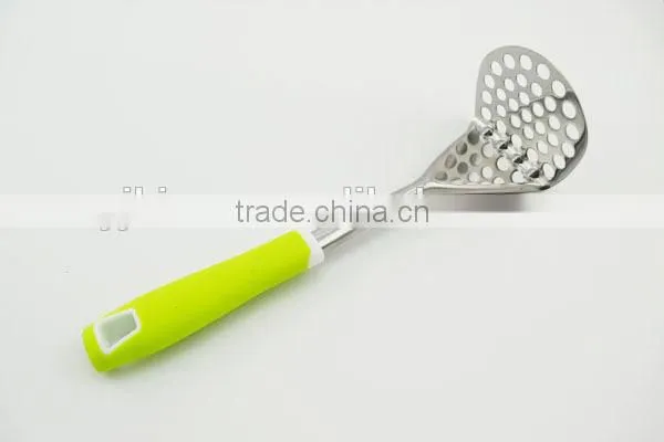 2016 Hot Sale Kitchen Utnesil Stainless Steel Potato Masher With Plastic Long Handle photo-3