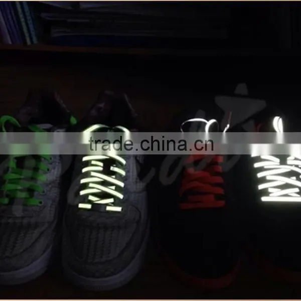 Clubbing 3M Light Reflective Shoe Laces Reflects Light in the Dark photo-3