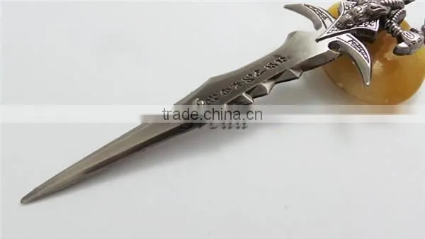Hot Sale World of Warcrafts Metal Weapon Keychains Wowtheme Souvenir Key Chain photo-3