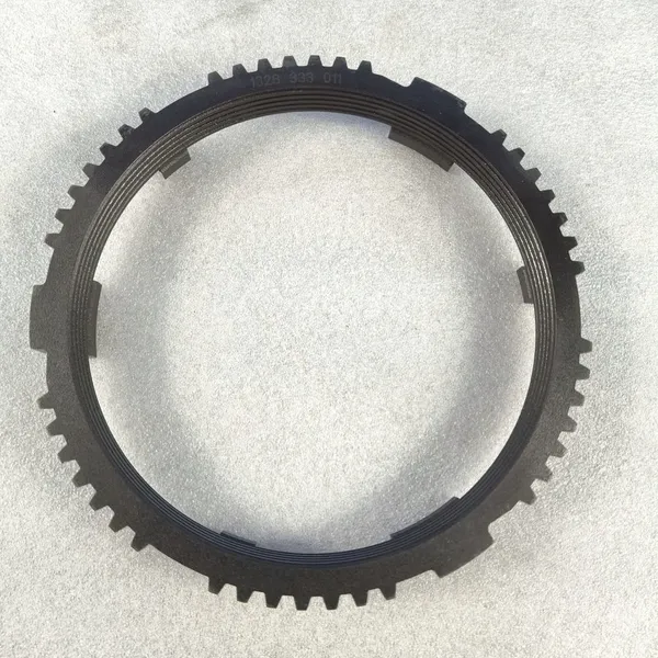 Transmission synchronizer, transmission shaft gear